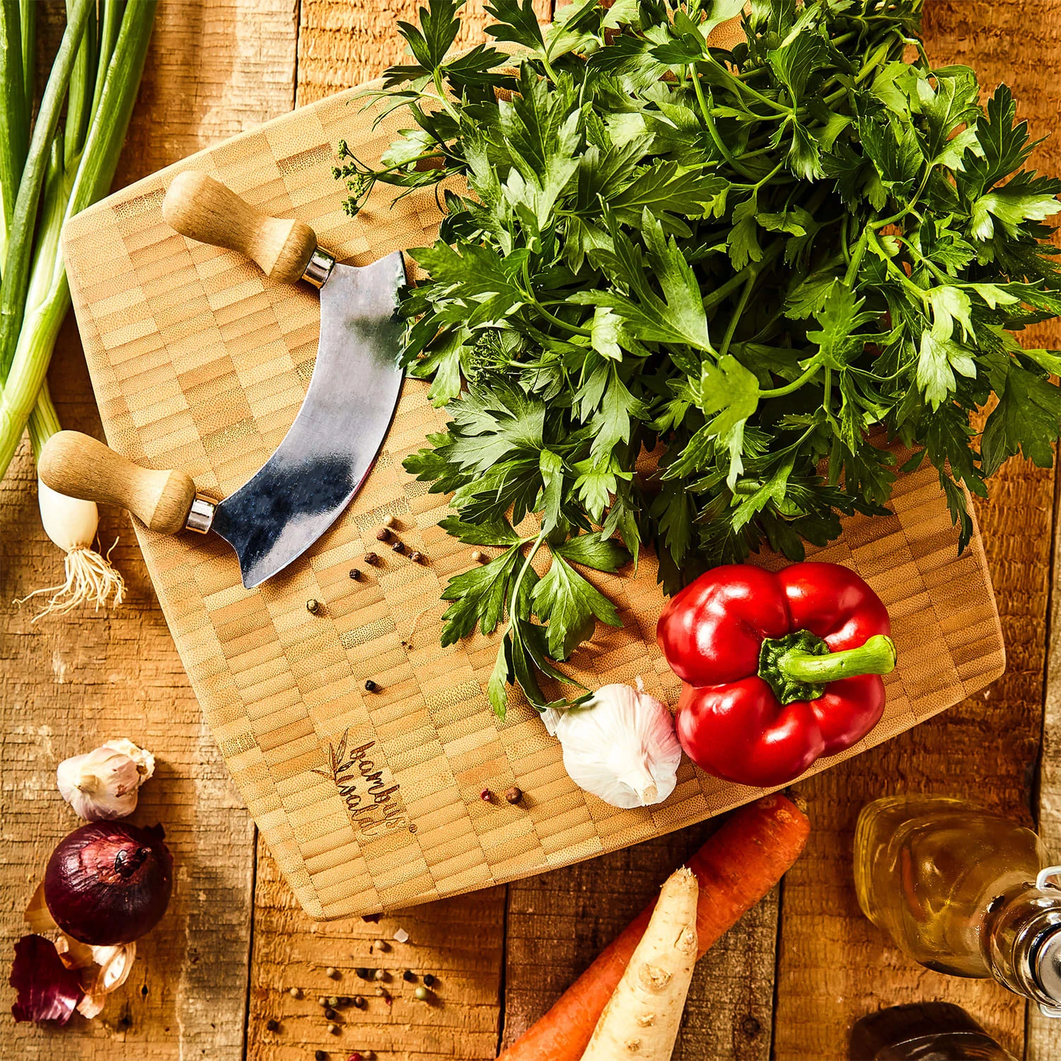 Bambus-Hackbrett 30 X 6,8 X 30 Cm (BxHxT) Standfüße Haltegriff Pflegeleicht 2 Bambus-Hackbrett 30 X 6,8 X 30 Cm (BxHxT) Standfüße Haltegriff Pflegeleicht – Bild 2