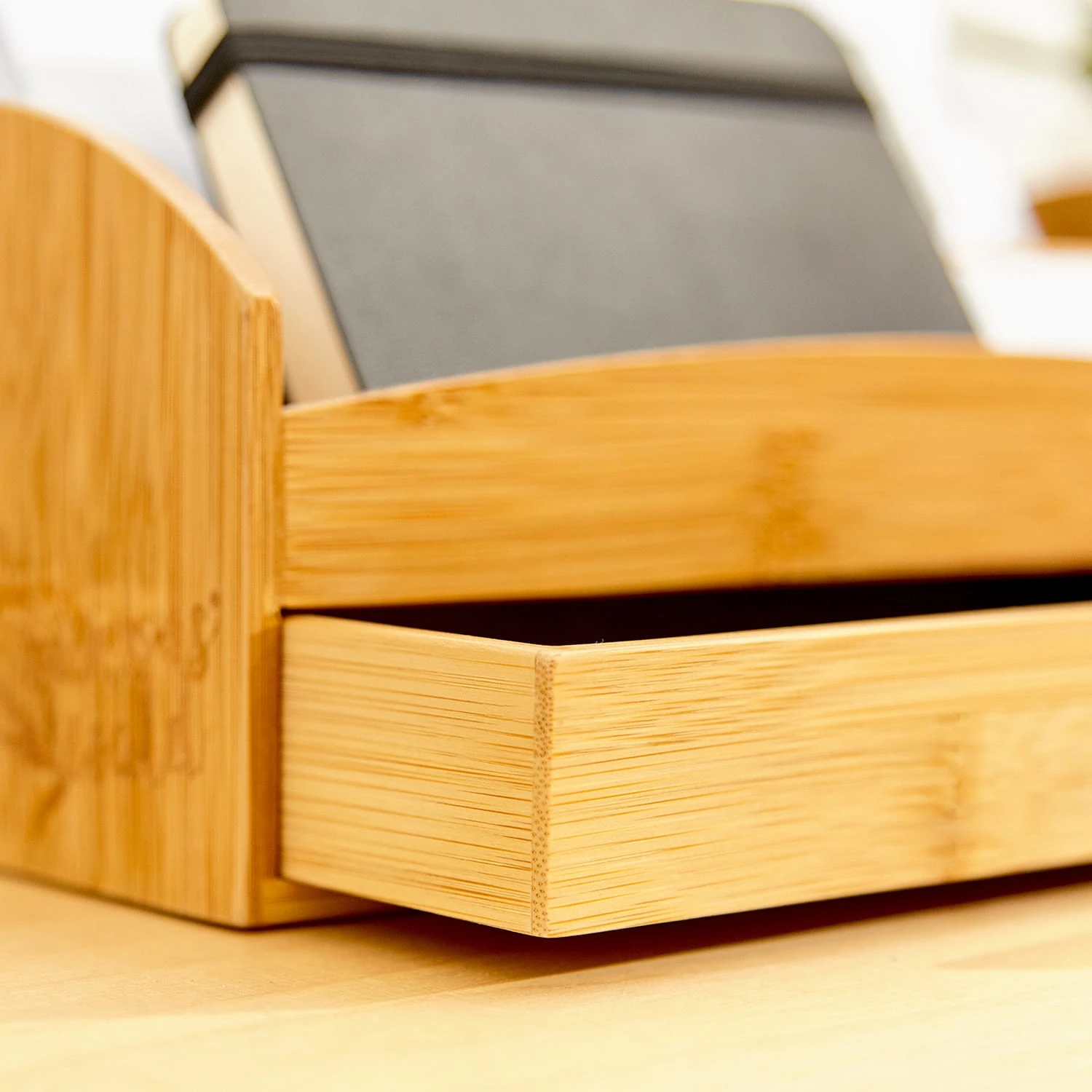 Schreibtischorganizer Mit Schublade 3 Fächer 27,5x11x15 Cm 100% Bambus 6 Schreibtischorganizer Mit Schublade 3 Fächer 27,5x11x15 Cm 100% Bambus – Bild 6